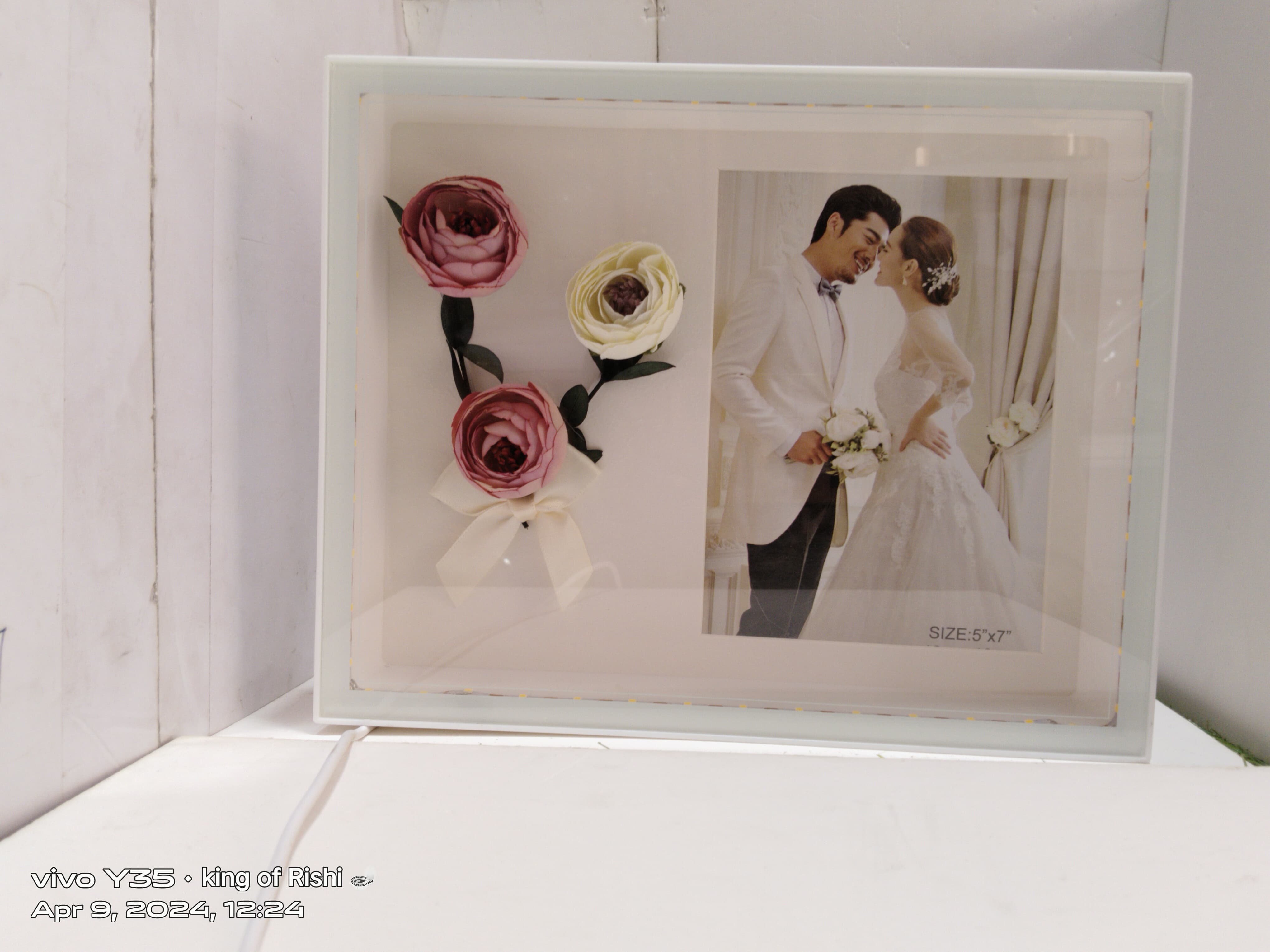 Gifts Byte Dual Photo Frame with LED Light for Couple Wedding or Valentine's Gift